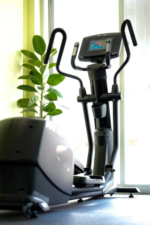 PRO-E100S-TV Elliptical เครื่องเดินวงรี จอสัมผัส (ทัชสกรีน)